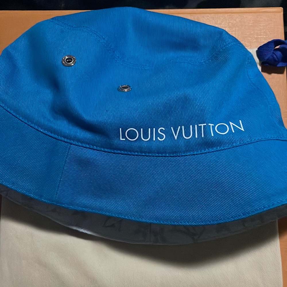 Louis Vuitton bucket hat 2020